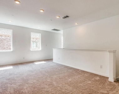 6205 Queens Path - Photo Thumbnail 18