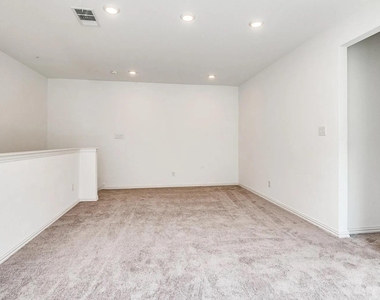 6205 Queens Path - Photo Thumbnail 15