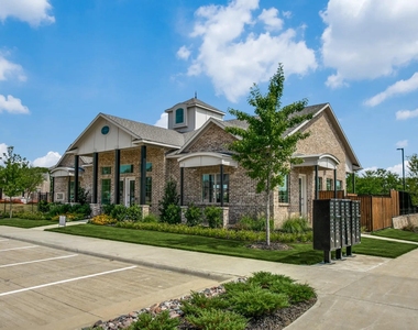 935 Ponds Edge Lane - Photo Thumbnail 1