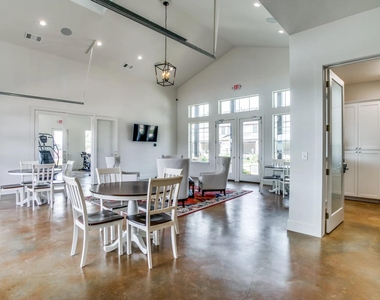 935 Ponds Edge Lane - Photo Thumbnail 7