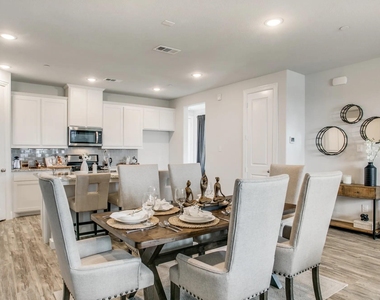 935 Ponds Edge Lane - Photo Thumbnail 16