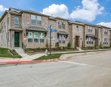 935 Ponds Edge Lane - Photo Thumbnail 2