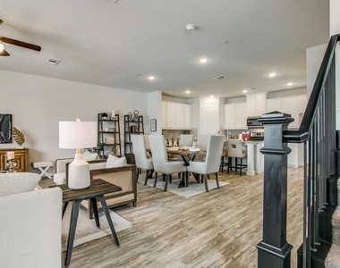 935 Ponds Edge Lane - Photo Thumbnail 9