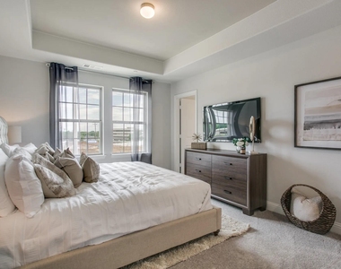 935 Ponds Edge Lane - Photo Thumbnail 24