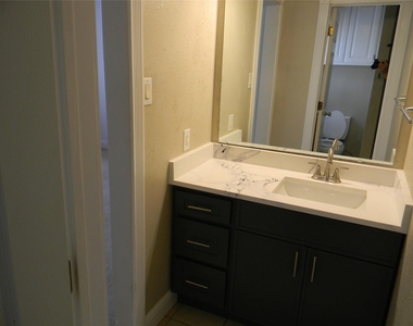 416 Roland Drive - Photo Thumbnail 11