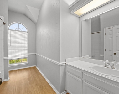 1801 Overland Street - Photo Thumbnail 8