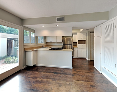 462 Westview Terrace - Photo Thumbnail 5
