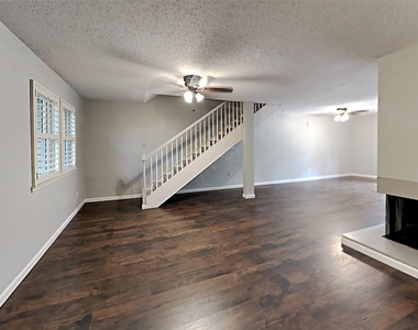 462 Westview Terrace - Photo Thumbnail 2