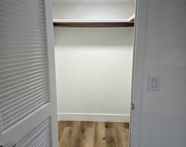 4204 Waterview Circle - Photo Thumbnail 13