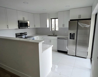 4204 Waterview Circle - Photo Thumbnail 7