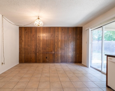 209 Pebblebrook Street - Photo Thumbnail 12