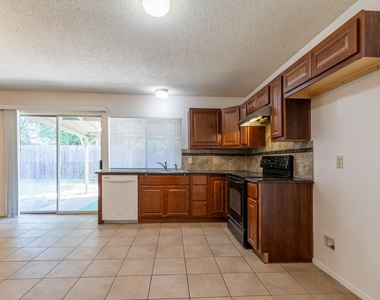 209 Pebblebrook Street - Photo Thumbnail 10