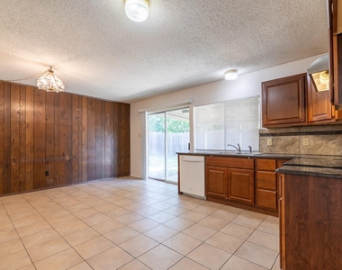 209 Pebblebrook Street - Photo Thumbnail 9