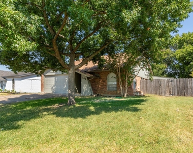 209 Pebblebrook Street - Photo Thumbnail 3