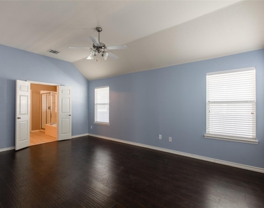 1812 Forsythe Drive - Photo Thumbnail 10