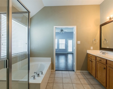 1812 Forsythe Drive - Photo Thumbnail 14