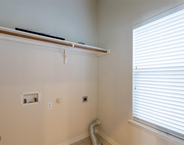 1812 Forsythe Drive - Photo Thumbnail 21