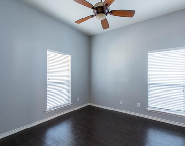 1812 Forsythe Drive - Photo Thumbnail 12