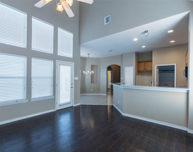 1812 Forsythe Drive - Photo Thumbnail 2