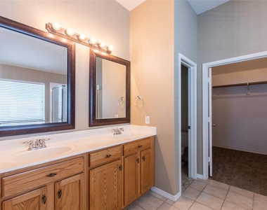 1812 Forsythe Drive - Photo Thumbnail 13