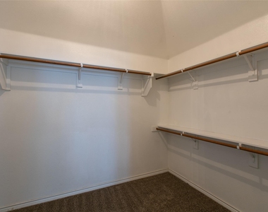 1812 Forsythe Drive - Photo Thumbnail 15
