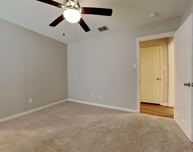 1112 Seider Lane - Photo Thumbnail 11