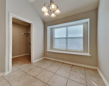1112 Seider Lane - Photo Thumbnail 4