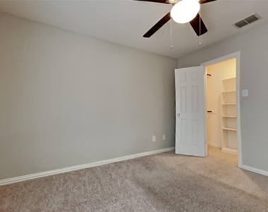 1112 Seider Lane - Photo Thumbnail 10
