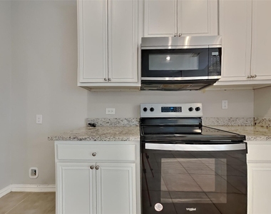 1112 Seider Lane - Photo Thumbnail 2