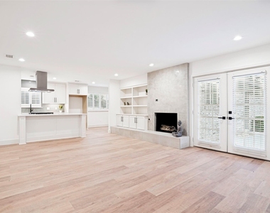 3817 Crestpark Drive - Photo Thumbnail 5