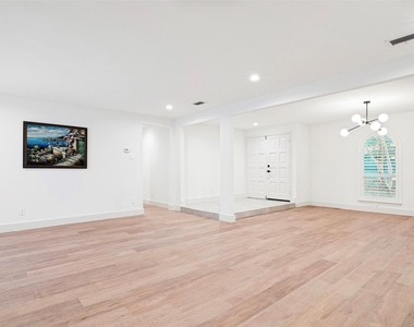 3817 Crestpark Drive - Photo Thumbnail 3