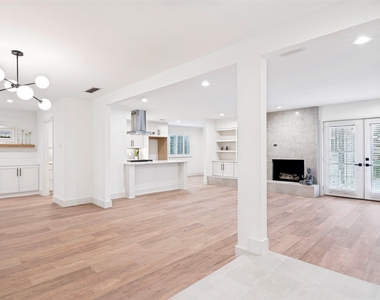 3817 Crestpark Drive - Photo Thumbnail 8