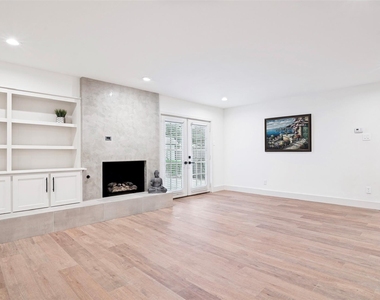3817 Crestpark Drive - Photo Thumbnail 4