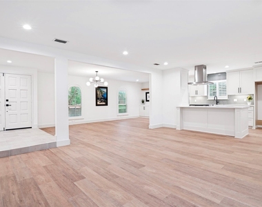 3817 Crestpark Drive - Photo Thumbnail 6