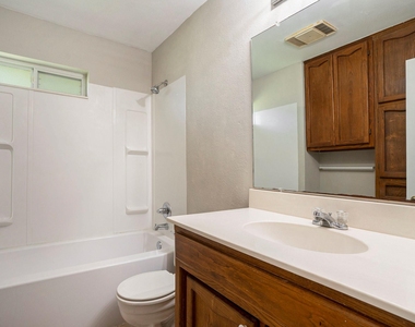 826 Meadowlark Circle - Photo Thumbnail 12