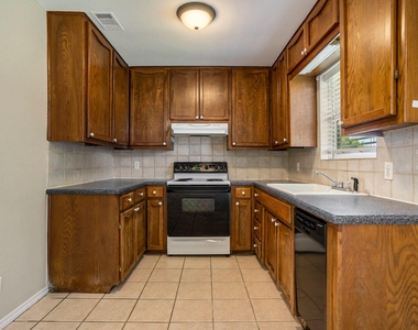 826 Meadowlark Circle - Photo Thumbnail 5