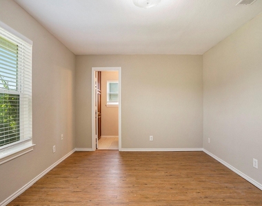 826 Meadowlark Circle - Photo Thumbnail 7