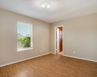 826 Meadowlark Circle - Photo Thumbnail 8