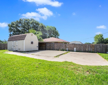 826 Meadowlark Circle - Photo Thumbnail 17