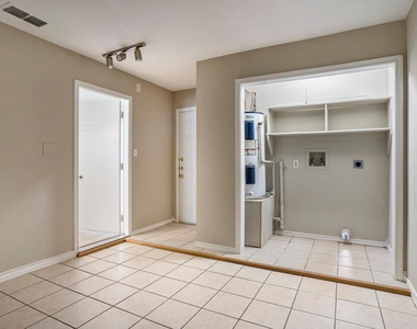 826 Meadowlark Circle - Photo Thumbnail 14