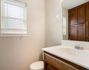 826 Meadowlark Circle - Photo Thumbnail 9