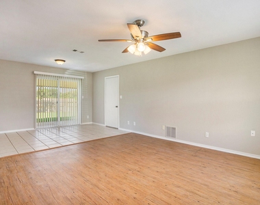 826 Meadowlark Circle - Photo Thumbnail 2