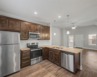 213 Stewart Bend Court - Photo Thumbnail 7