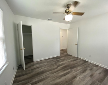 425 Wanda Way - Photo Thumbnail 5