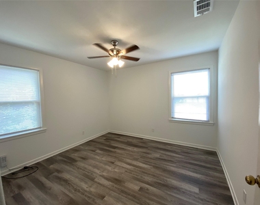 425 Wanda Way - Photo Thumbnail 7