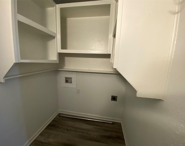 425 Wanda Way - Photo Thumbnail 4