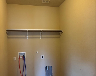 1122 Bellevue Drive - Photo Thumbnail 14