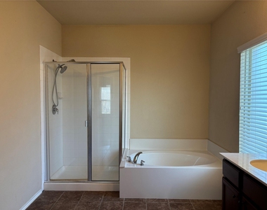 1122 Bellevue Drive - Photo Thumbnail 12