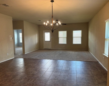 1122 Bellevue Drive - Photo Thumbnail 8