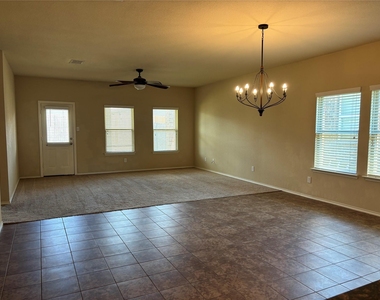 1122 Bellevue Drive - Photo Thumbnail 2